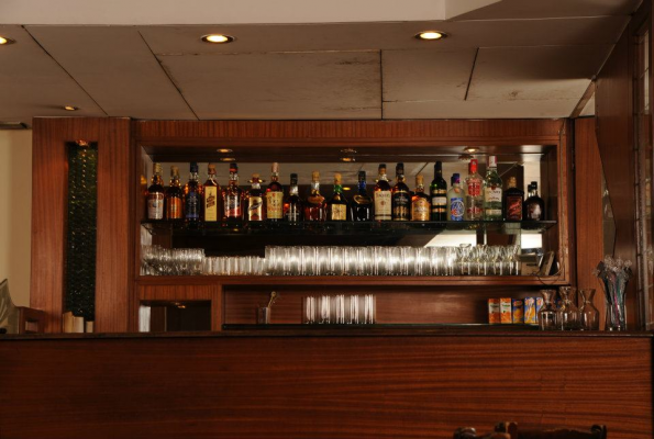 Damurs Bar & Restaurant 4