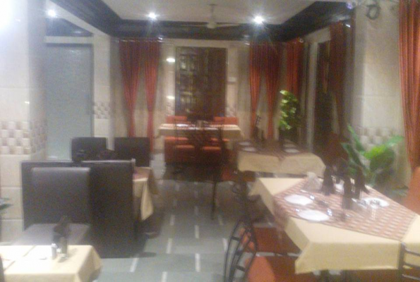 Robins Cafe & Bar 4