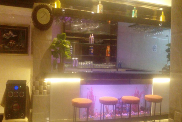 Robins Cafe & Bar 5