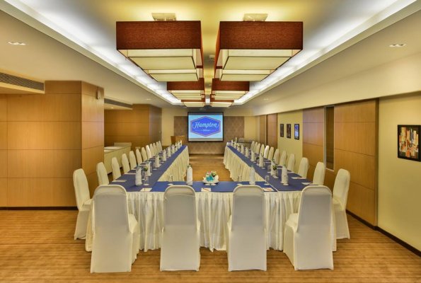 Hampton by Hilton 3