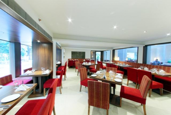 Hotel Emerald Park 2