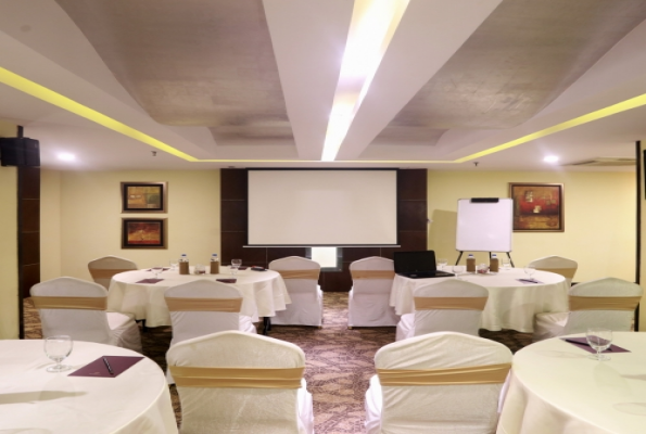 The Residency Hotel 4