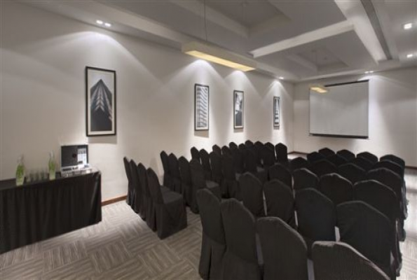Four Points by Sheraton Hotel & Serviced Apartments 5