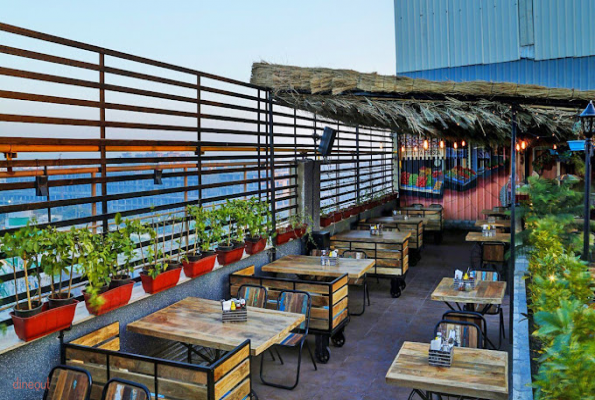 Skyhouse Bar & Cafe 2