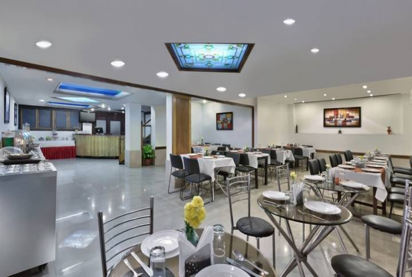 Hotel Regale Inn 4