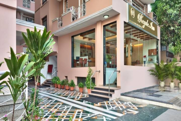 Hotel Regale Inn 5