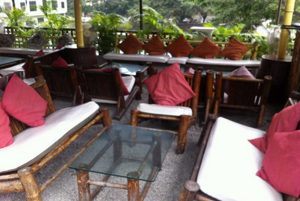 Cocos Bar And Grill 2