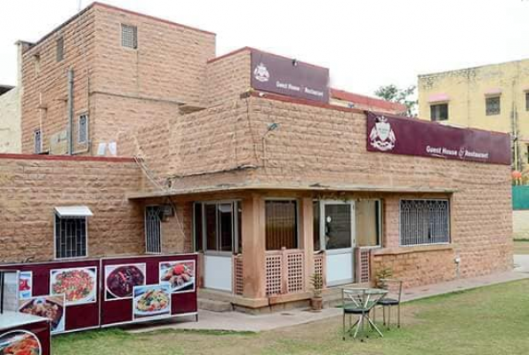 The Crown Plaza Guest House & Restaurant 2