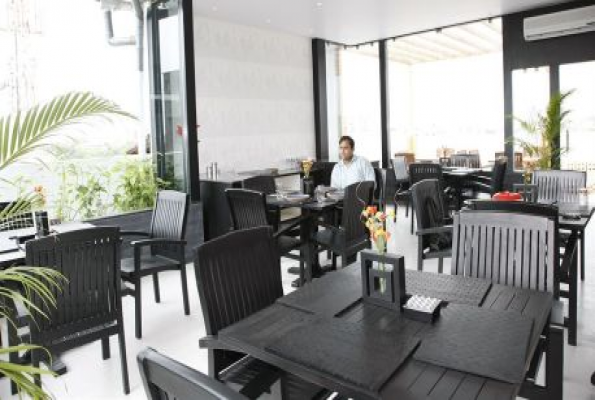 Ar Suites Fontana Bay 3