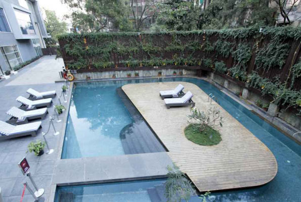 Crowne Plaza 4