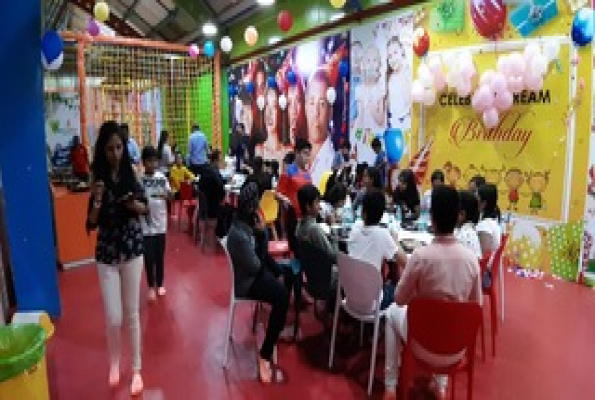 Skyjumper Trampoline Park 5