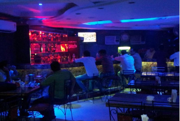 S.r. Bar & Restaurant 4