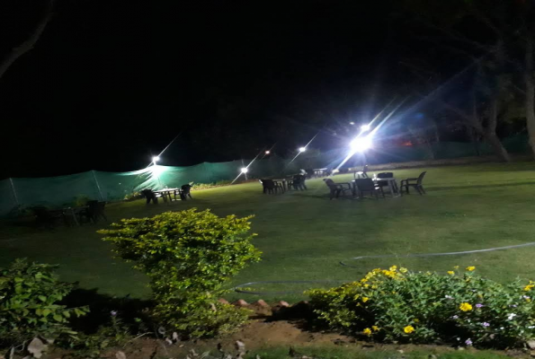 Saras Parlor And Restaurant 3