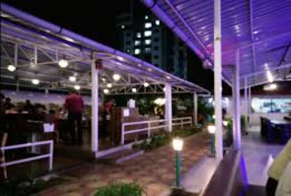 Surti Villa The Garden Restaurant 2