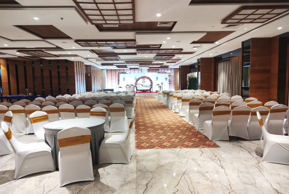 Hotel Pinnacle Grand