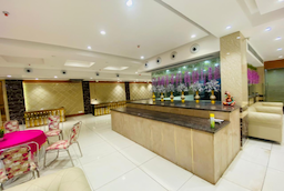 Kinsfolk Inn Hotel And Banquets