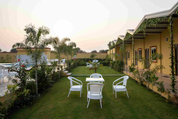 The Roar Inn Resort