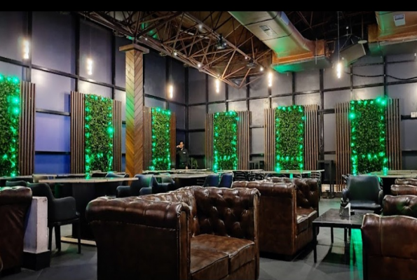 Glass House Lounge 3