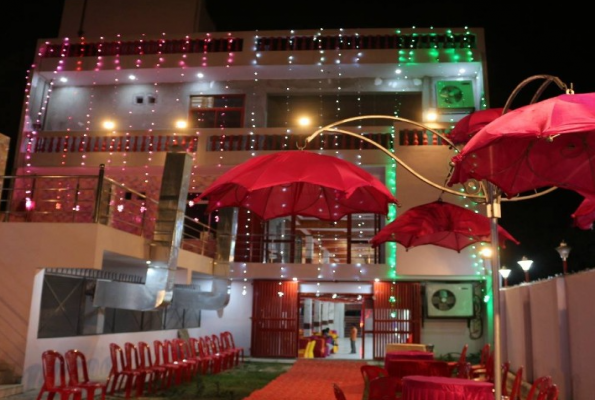 Rose Banquet And Lawn 3