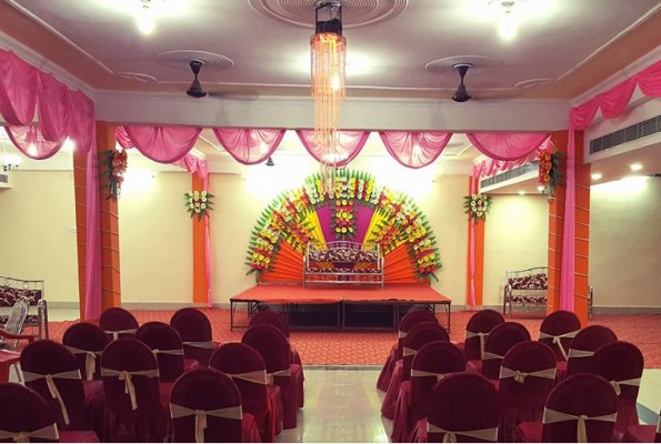 Raunak Guest House And Banquet Hall