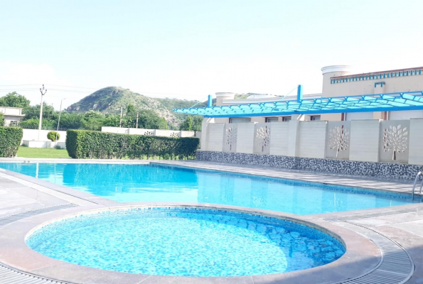 Treehouse Sunrise Resort & Caravan Park 1