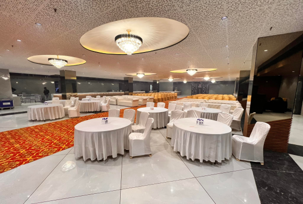 Neon The Disc & Banquet 5