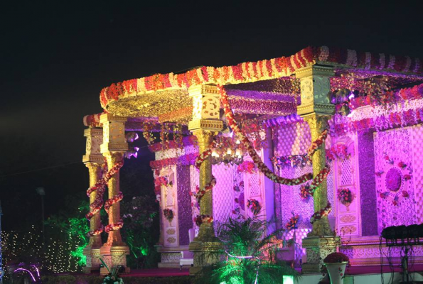 Lavish Party Lawn 4