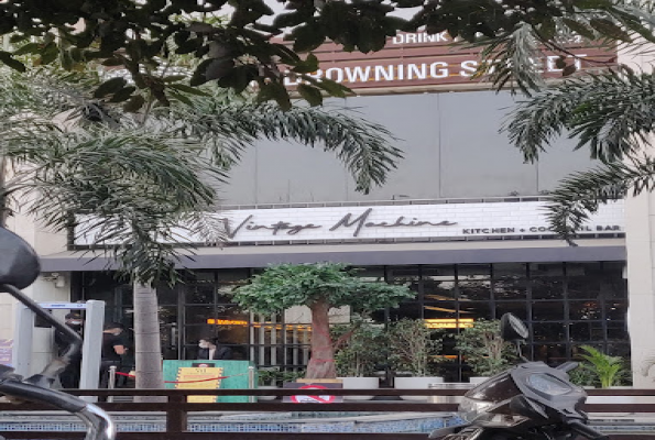 Vintage Machine Cocktail Bar 4