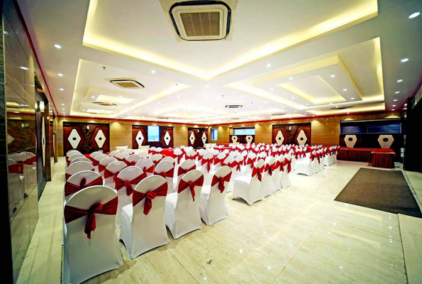 The Red Velvet Hotel Samarpan 4