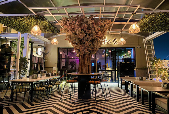 On Air Bar & Kitchen 1