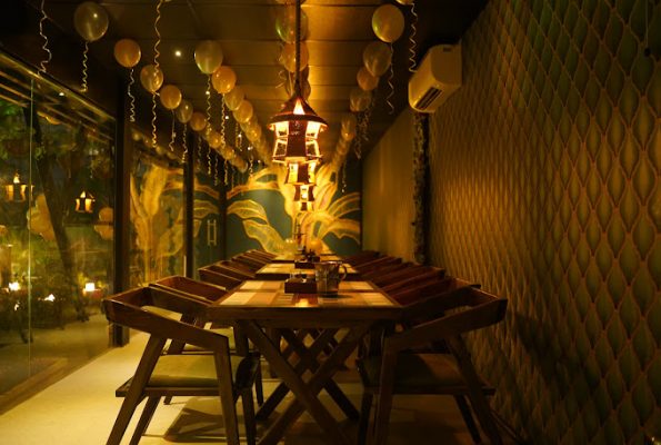 90s Cafe & Restaurant 5