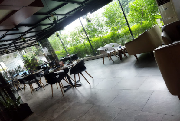 Aura Cafe & Infusion Bar 2