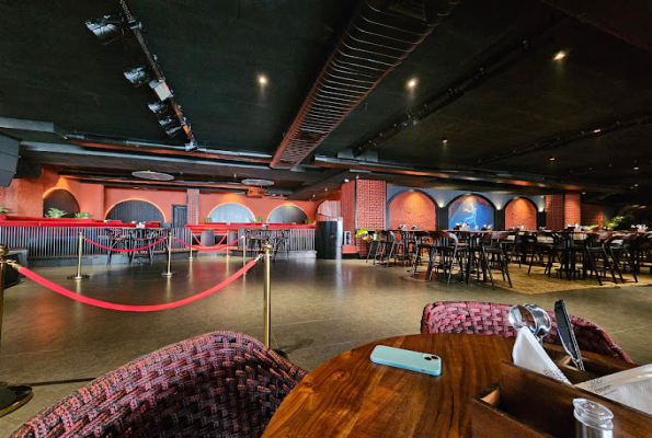 White Hart Kitchen & Lounge 4