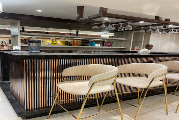 Portico B4M Restaurant & Bar 4
