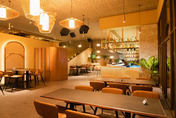 Qora Cocktail Bar & Kitchen