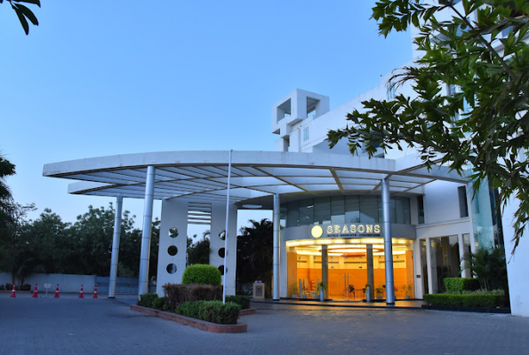 Seasons Hotel 2