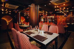 Hotel Ekta International
