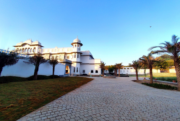 Daulatgarh Resort And Spa 3