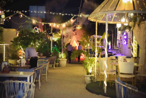 Moondust Cafe 3
