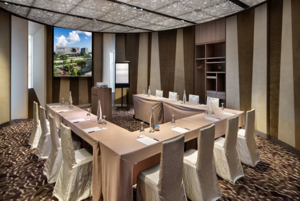 Crowne Plaza Changi Airport 1