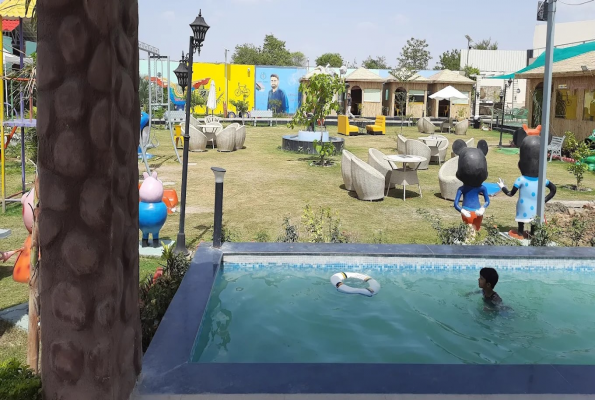 Dreamland Pool And Cafe 2