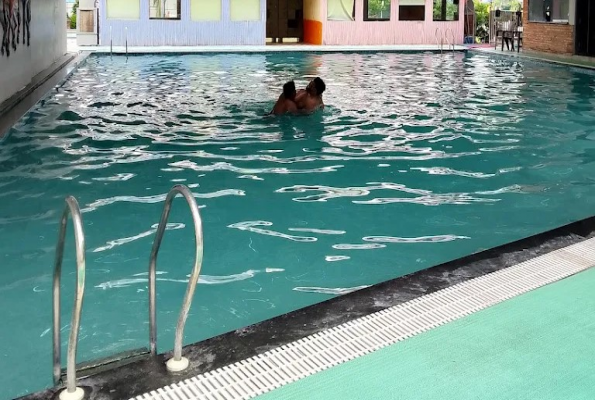 Dreamland Pool And Cafe 3