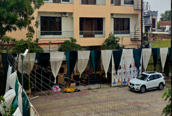 Raj Kamal Hotel And Garden 3