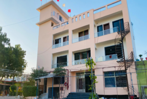 Raj Kamal Hotel And Garden 2