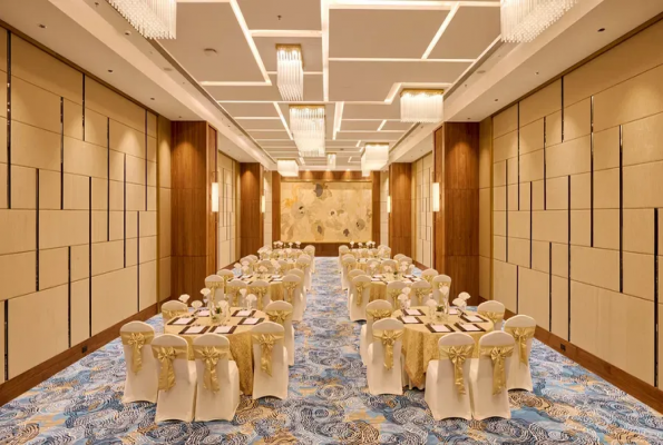 Iris Sarovar Portico