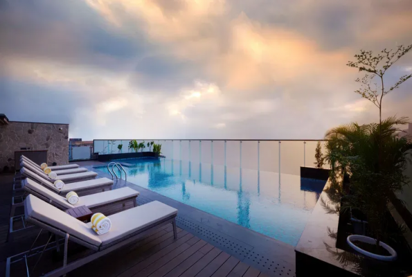 Iris Sarovar Portico 2