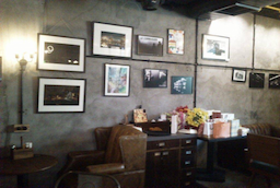 S Cafe and Bar