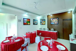 Staayz Premium Hotel & Studio Apartments