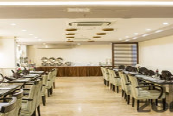 Royal Reve Hotel 4