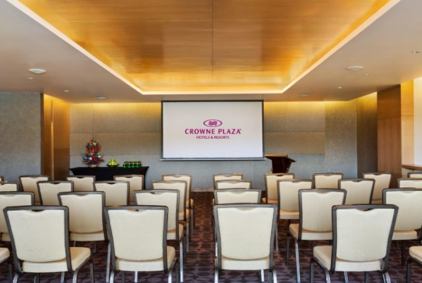 Crowne Plaza 4